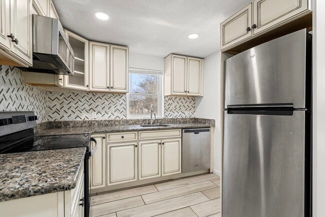 Building Photo - 249 W Main St