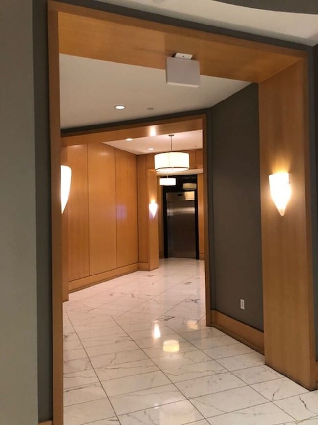 Building Photo - Luxury Condo in National Harbor