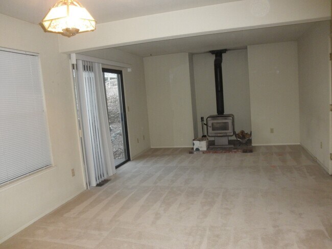 Building Photo - 3 bedroom/2.5 bath in Lake Wildwood, Penn ...