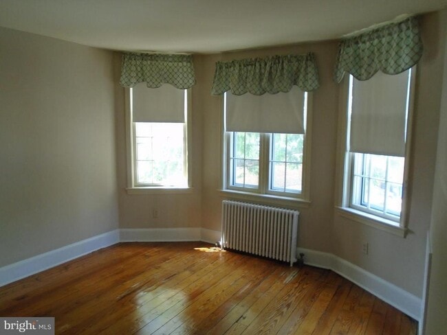 Building Photo - 112 Commerce St