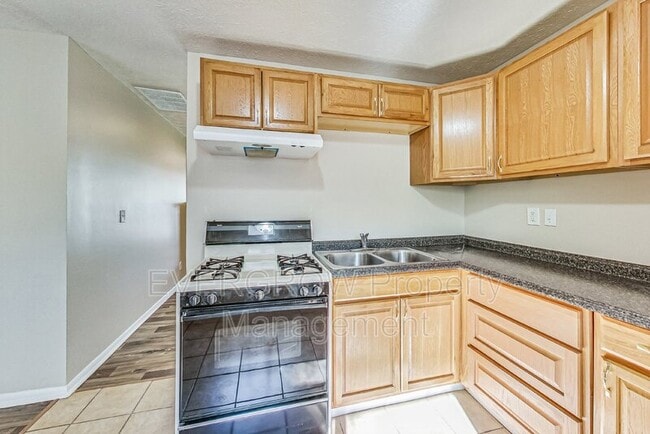 Building Photo - 3541 N Wittfield St