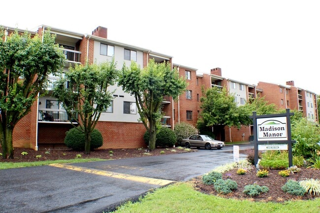 Building Photo - 1018 Blue Ridge Dr
