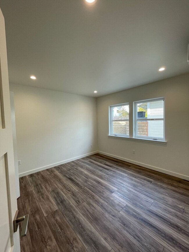 Building Photo - 121 Nelson St