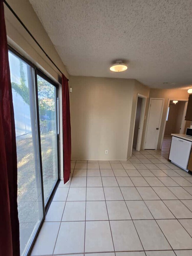 Building Photo - 8338 Longhorn Ridge Dr