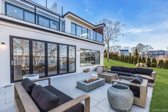 Building Photo - 10 Bay View Dr