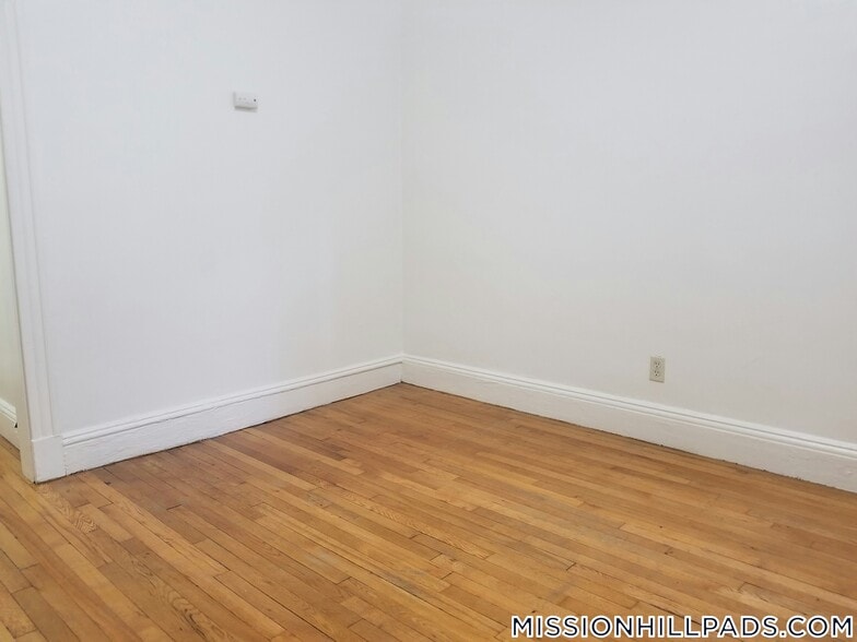 Building Photo - 49 Worthington St
