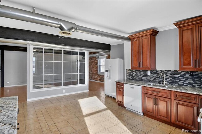 Building Photo - 1104 4th St