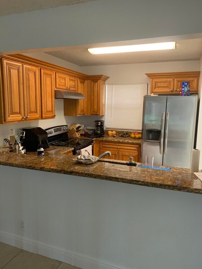 Building Photo - 1482 Lake Crystal Dr