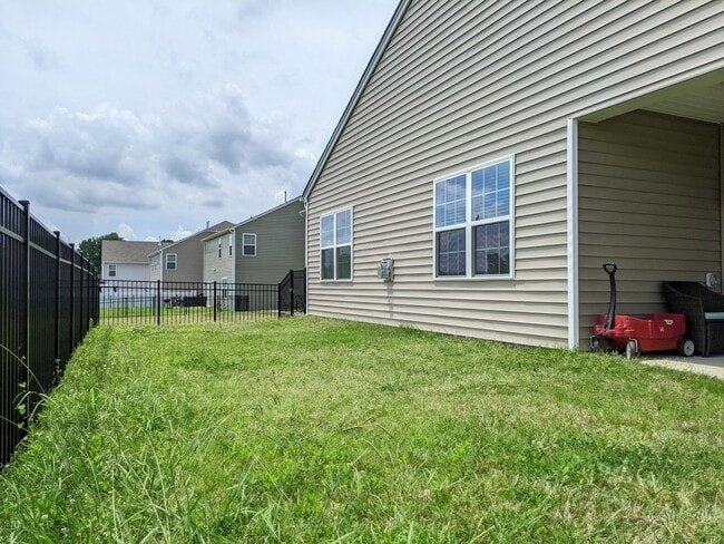 Building Photo - Spacious 4BR Home in Cul-de-Sac with 2-Car...