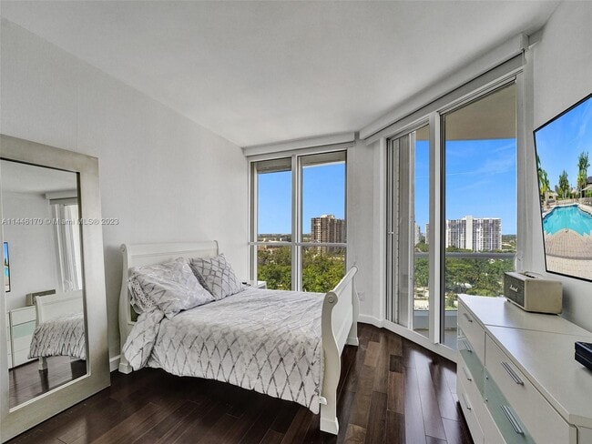 Building Photo - 7000 Island Blvd