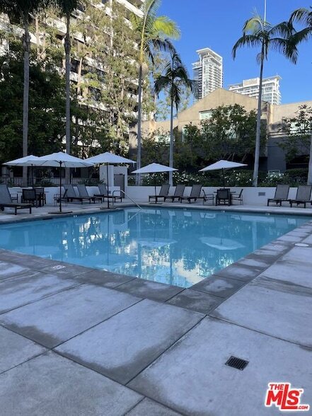 Building Photo - 600 W 9th St