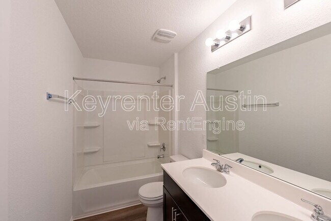 Building Photo - 1520 Holly Lk Dr