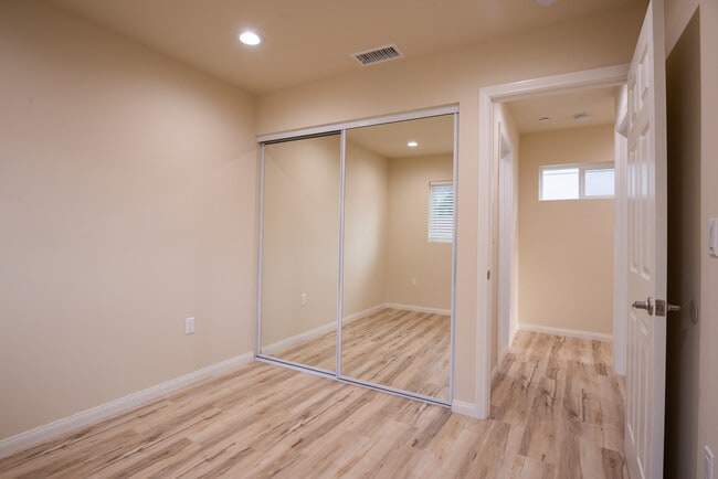 Building Photo - 1637 N Allen Ave