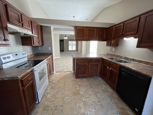 Building Photo - Renovated 3 Bedroom 2 Bath Home with 2 Car...