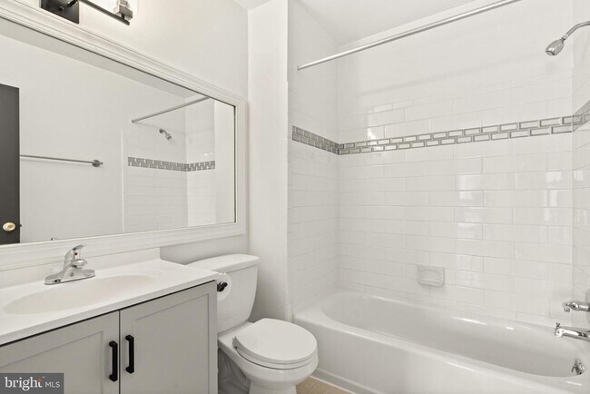 Building Photo - 561 Florida Ave