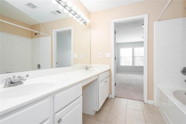 Building Photo - 380 Wittenridge Ct