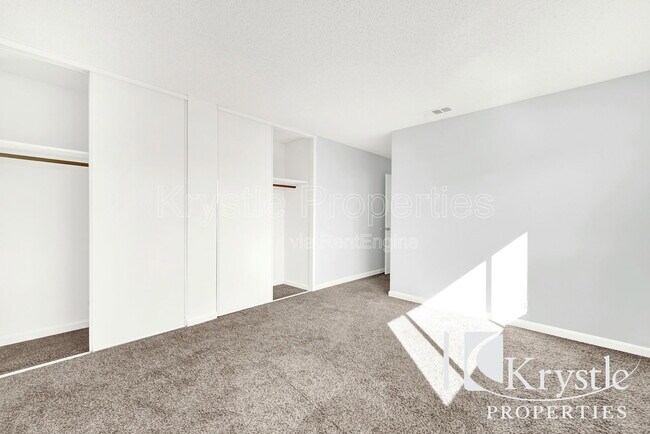 Building Photo - 121 Radcliffe Dr