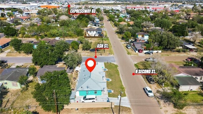 Building Photo - 14 Ash St