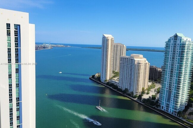 Primary Photo - 300 S Biscayne Blvd