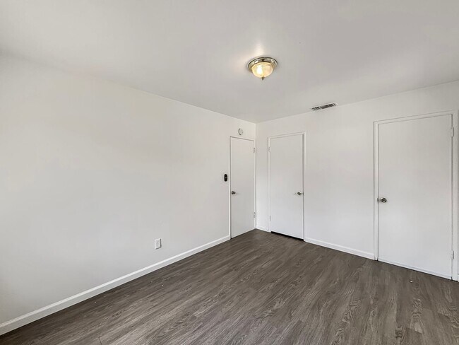 Building Photo - Stunning 3BD/1.5BA House in Clairemont Mes...