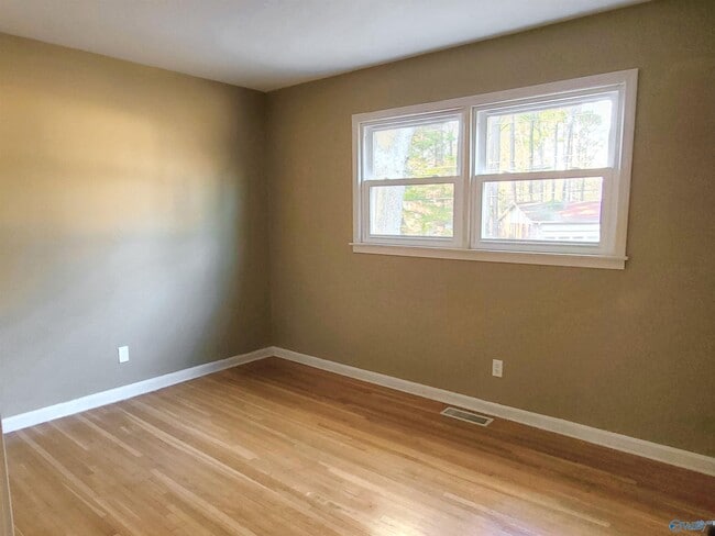 Building Photo - 6612 Robinhood Ln NW