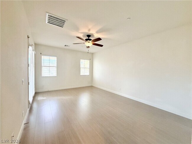 Building Photo - 2117 Thames View St