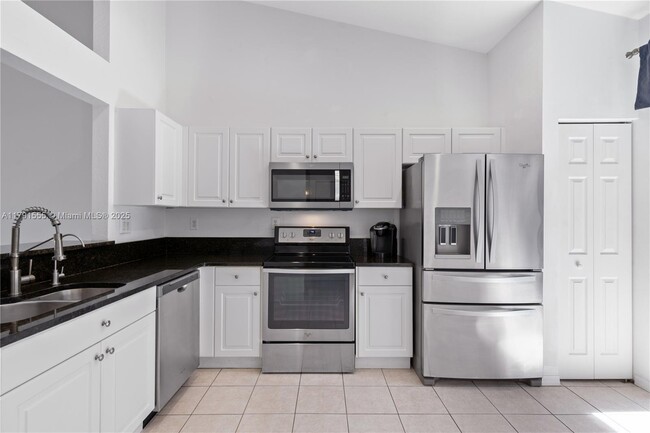 Building Photo - 2561 E Aragon Blvd