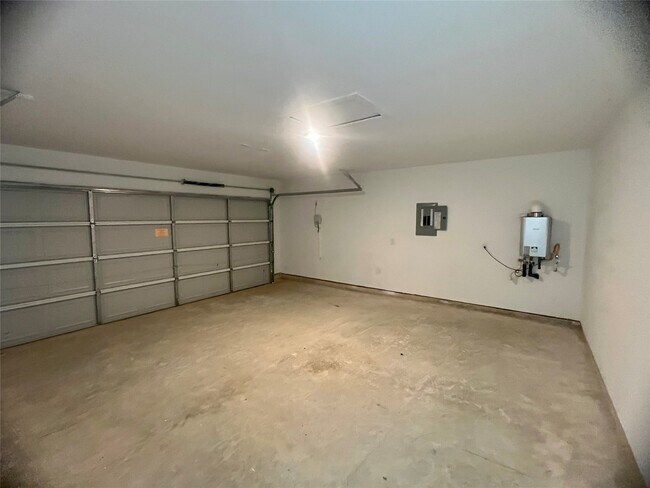 Building Photo - 16802 Great Highlands Dr