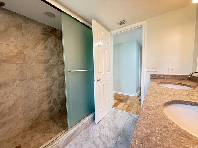 Building Photo - Luxury, furnished seasonal rental, Tequest...