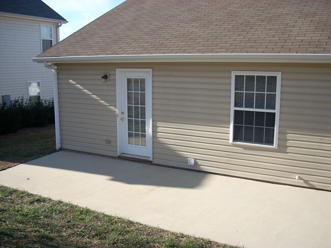 Building Photo - 125 Springwood Ln