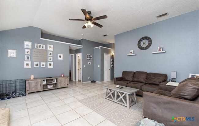 Building Photo - 1410 Windsor Cir