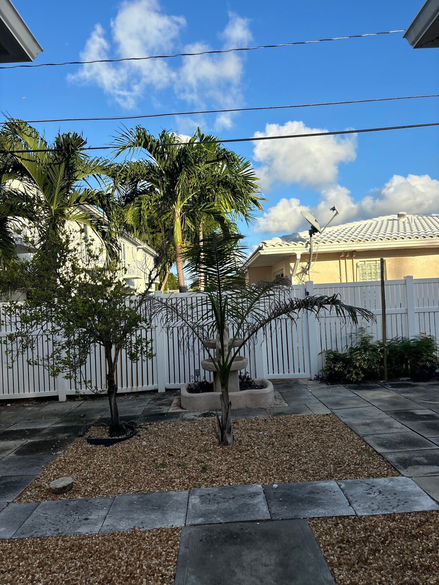 Building Photo - 1017 N 16th Ct