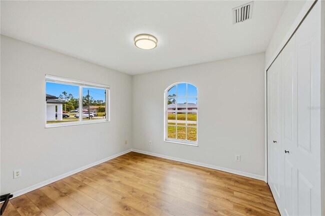 Building Photo - 2260 Mistleto Ln