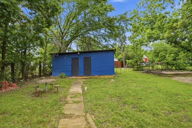 Building Photo - 505 E Heron St