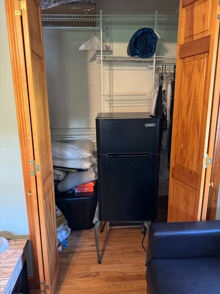 Refrigerator - 421 Oakhill Ave