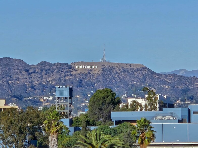 Building Photo - 4506 Dockweiler St