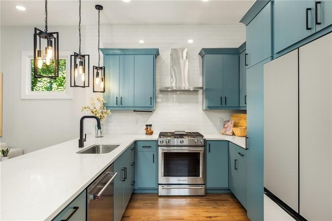 Building Photo - 654 Woodward Ave SE