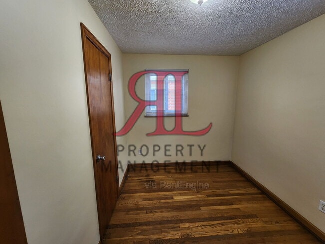 Building Photo - 156 Collingwood Ave