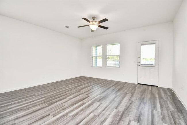 Building Photo - 7807 Royalwood Dr