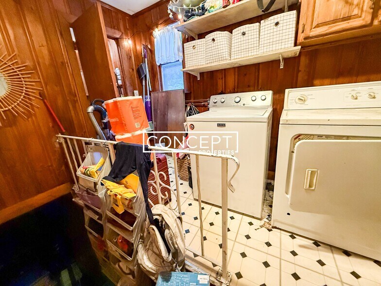 Building Photo - 22 Murdock St