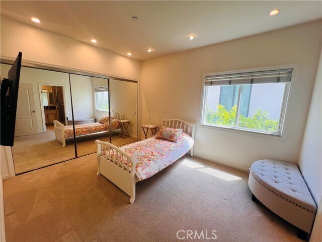 Building Photo - 458 S Clark Dr