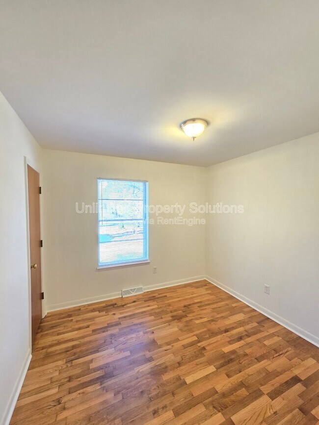 Building Photo - 6405 Myrtle Grove Rd