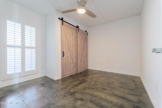 Building Photo - 275 1st St S