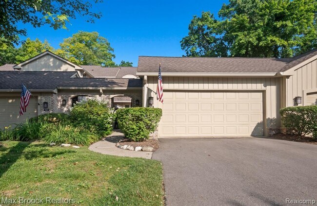 Building Photo - 1125 Meadowglen Ct