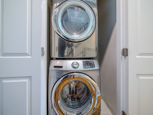 Building Photo - Three Bedroom Modern Olde Kensington Condo with Roofdeck