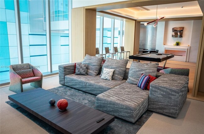 Building Photo - 700 NE 26th Terrace