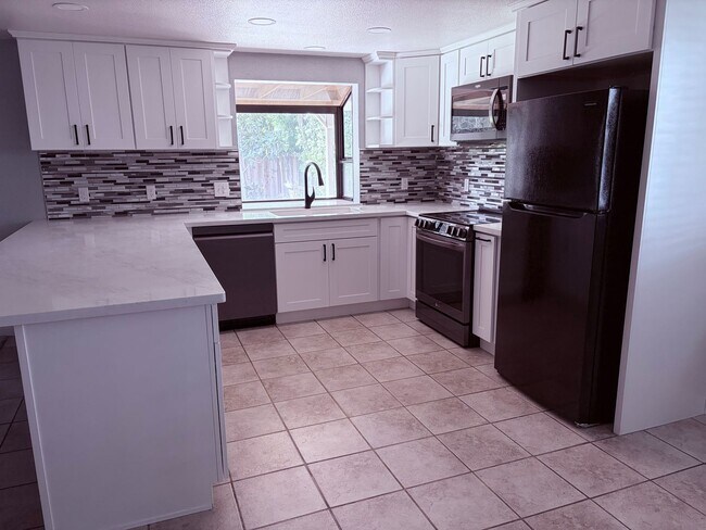 Building Photo - Beautiful Home in Atwater