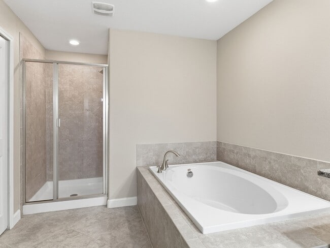 Building Photo - Stunning 3 BR + LOFT/2.5 BA /2-Car Garage townhome in the highly desirable GATED community of Hid...