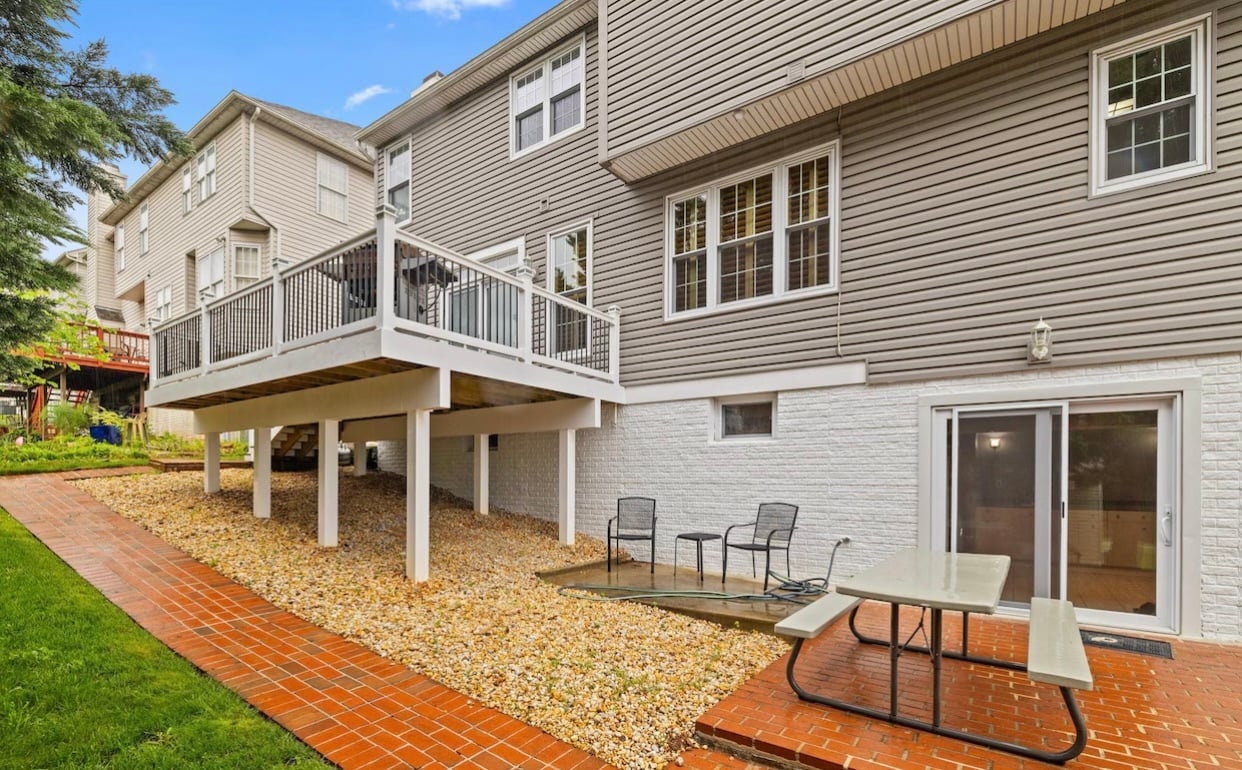 Building Photo - 5714 Silk Tree Dr