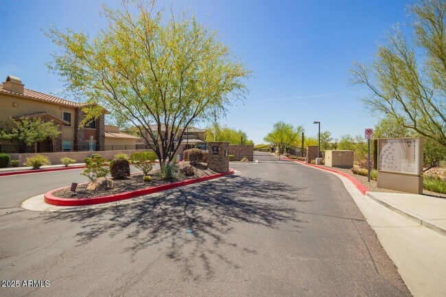 Building Photo - 2425 W Bronco Butte Trl